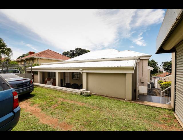 350M² BUILDING FOR SALE IN ESSENWOOD